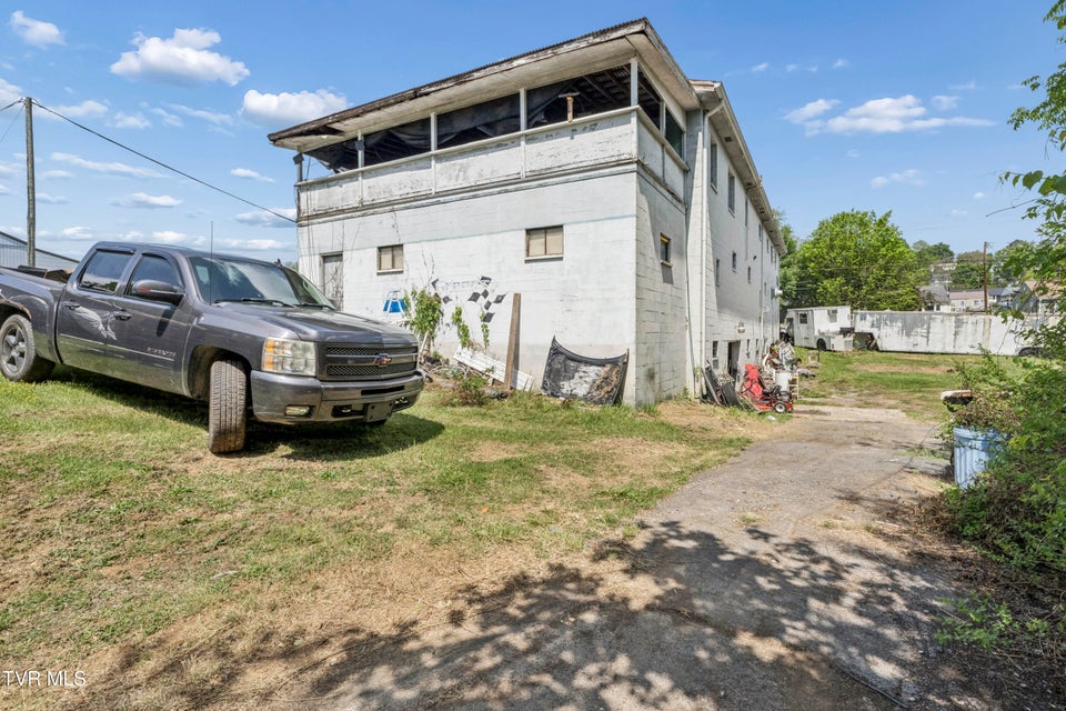 Photo #20: 3425 Bloomingdale Road