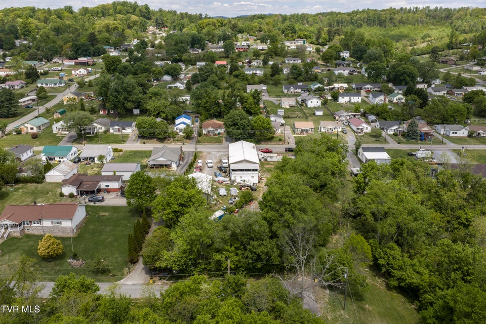 Photo #31: 3425 Bloomingdale Road