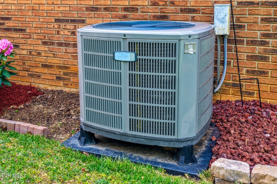 Photo #11: 820 Sherbrooke Circle