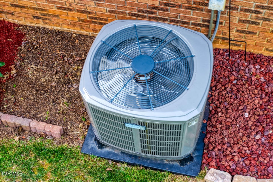 Photo #12: 820 Sherbrooke Circle