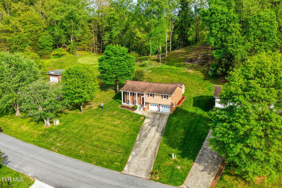 Photo #23: 820 Sherbrooke Circle