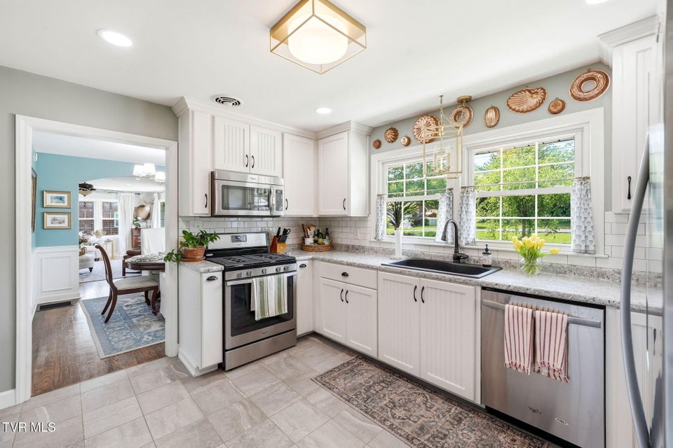 Photo #11: 1308 Oxford Place