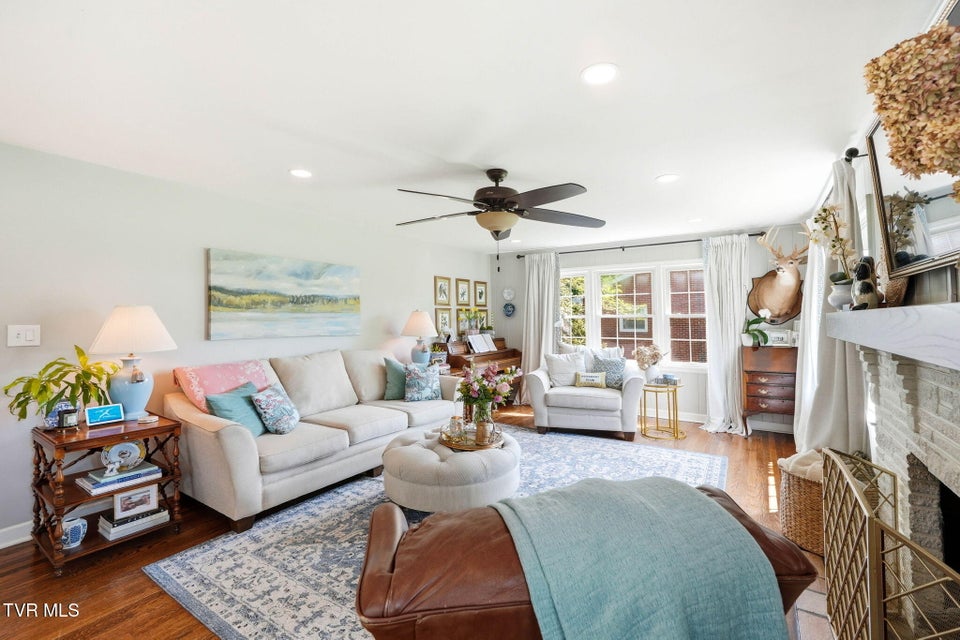 Photo #3: 1308 Oxford Place