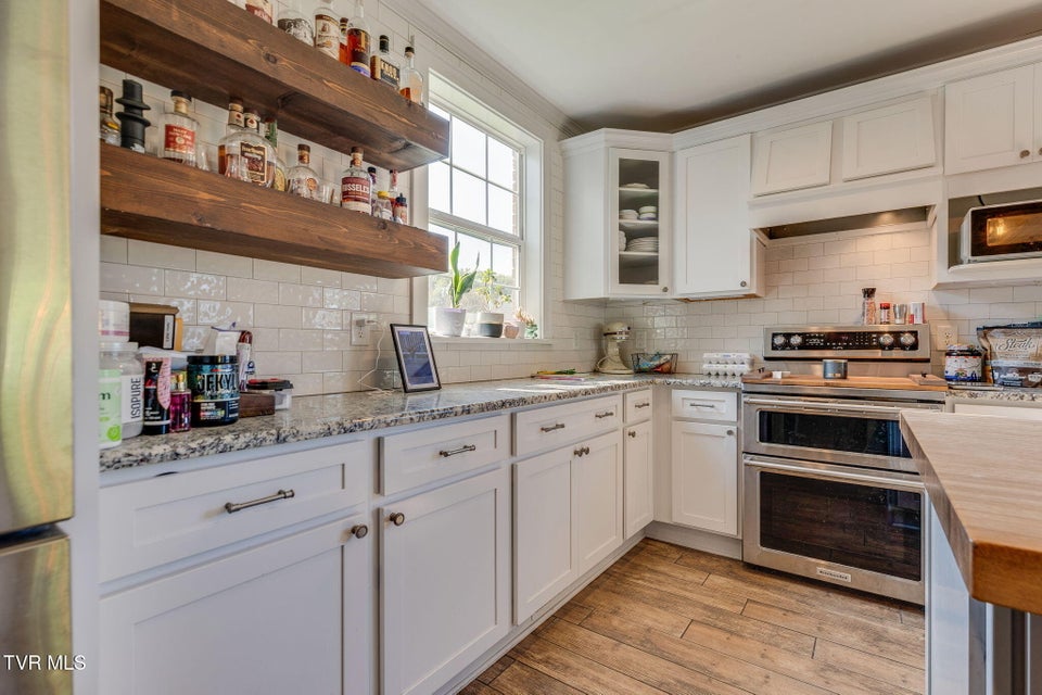 Photo #22: 1608 Crescent Drive