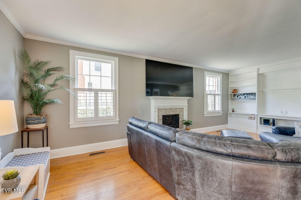 Photo #8: 1608 Crescent Drive