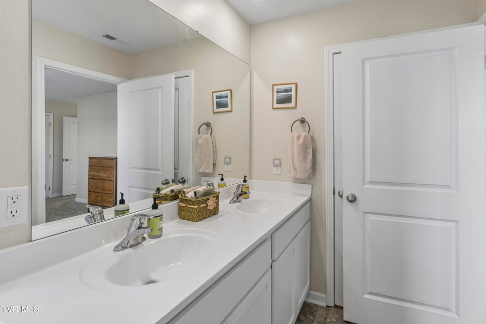 Photo #38: 99 Sessile Court