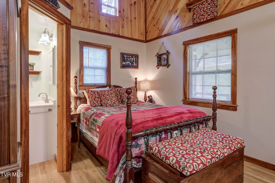 Photo #38: 994 Fairview Road