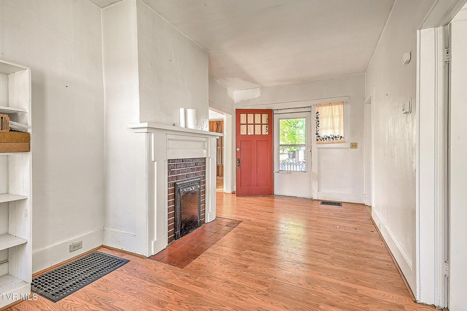 Photo #3: 400 New Street