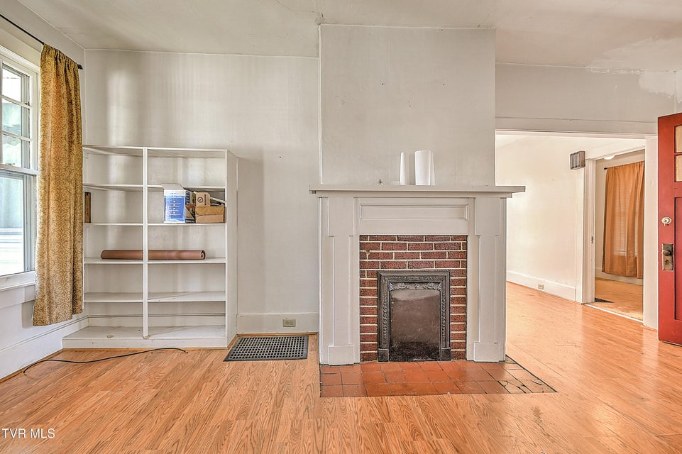 Photo #4: 400 New Street