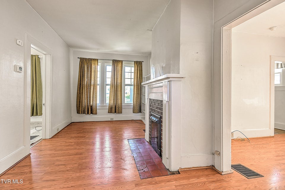 Photo #6: 400 New Street