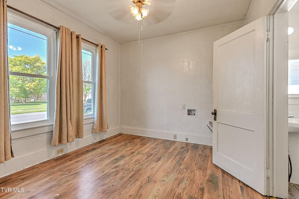 Photo #24: 400 New Street