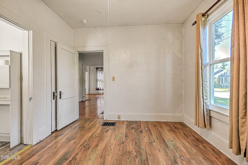 Photo #23: 400 New Street