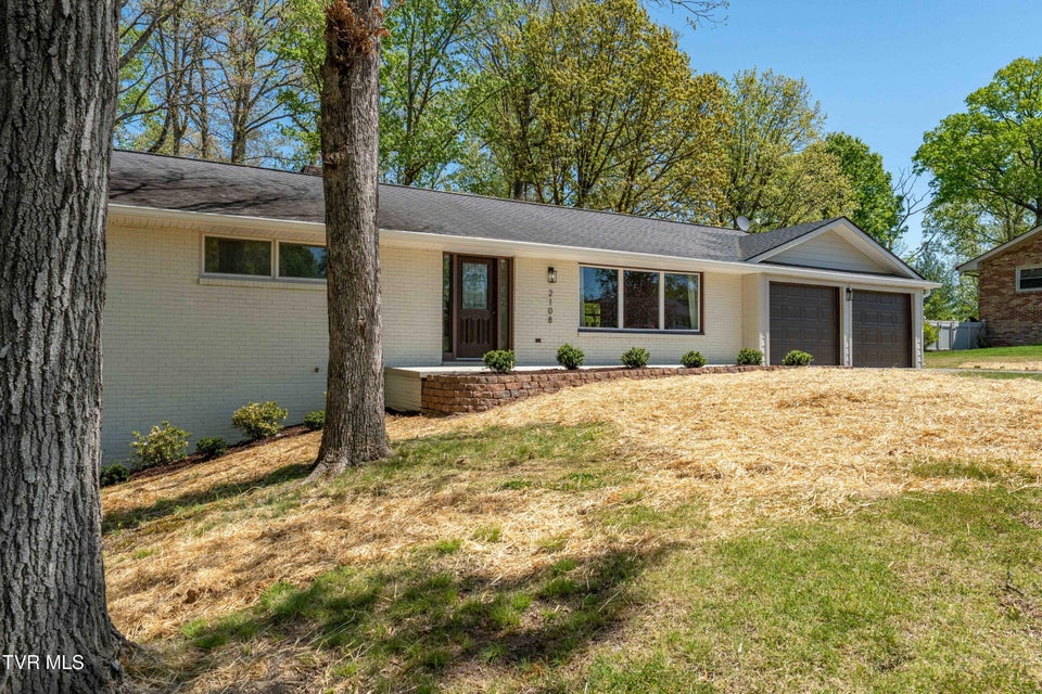 Photo #58: 2108 Tallwood Drive