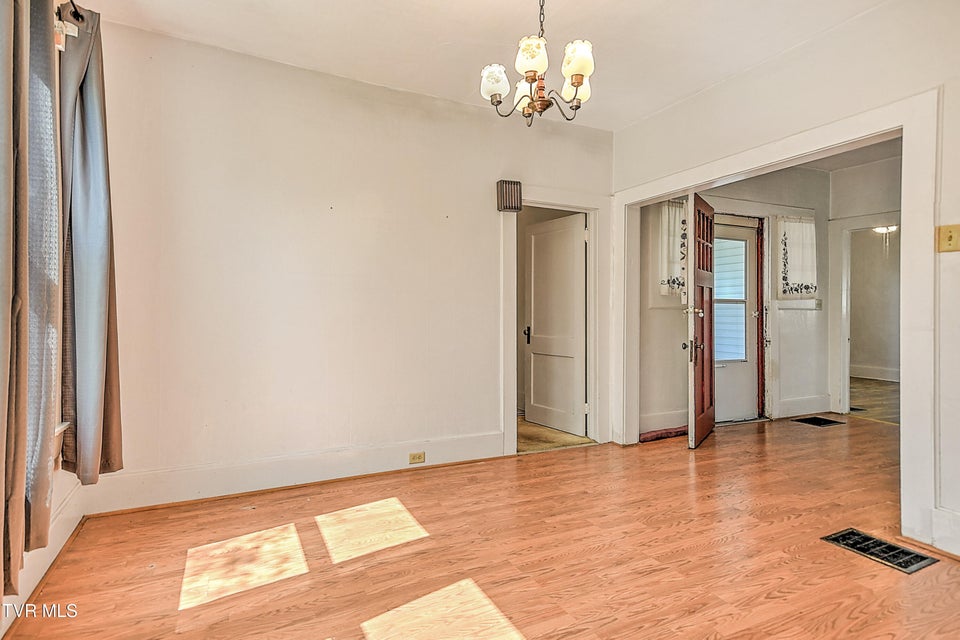 Photo #7: 400 New Street