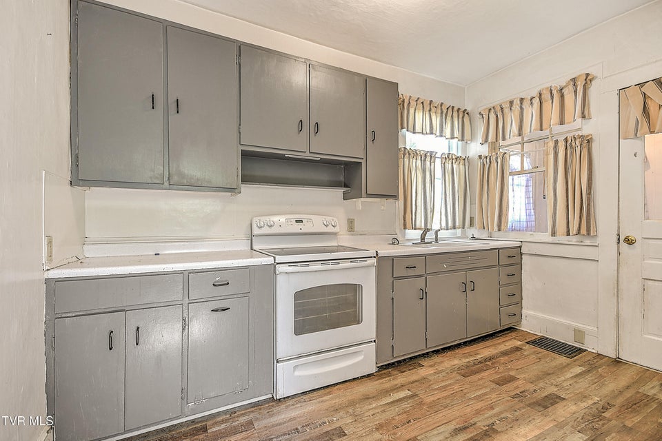 Photo #11: 400 New Street