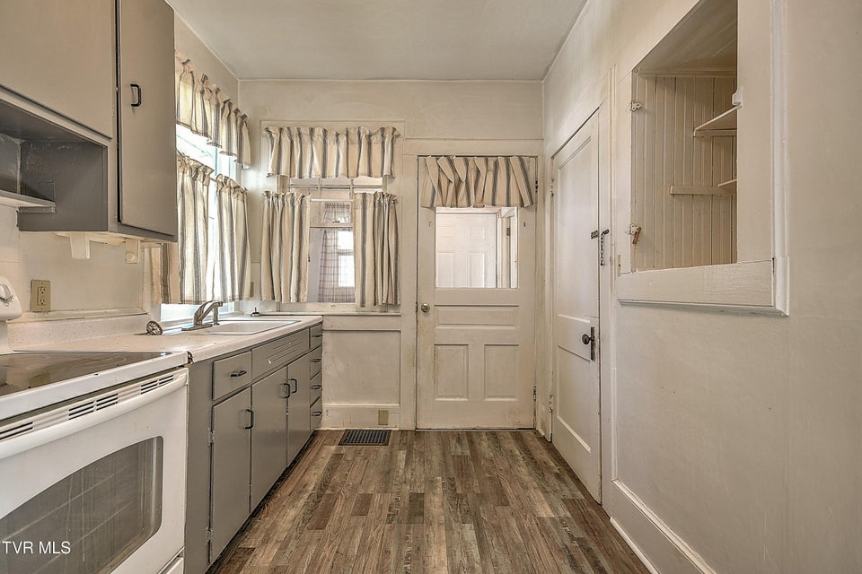 Photo #14: 400 New Street