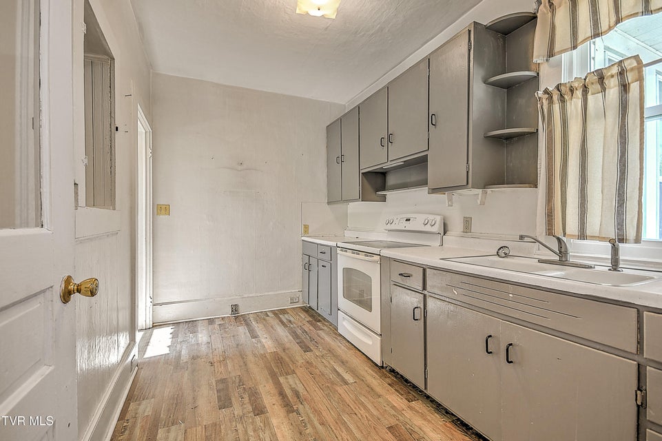 Photo #15: 400 New Street