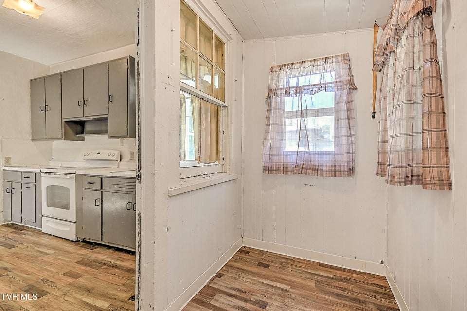 Photo #16: 400 New Street