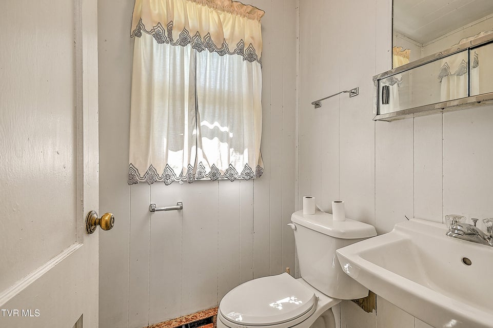 Photo #18: 400 New Street