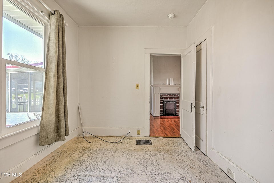 Photo #21: 400 New Street