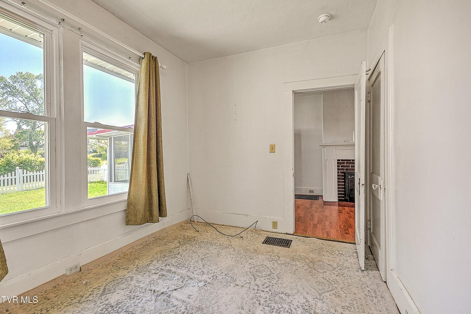 Photo #22: 400 New Street