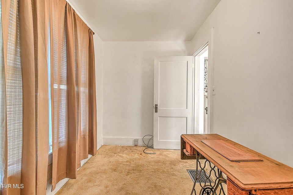 Photo #29: 400 New Street