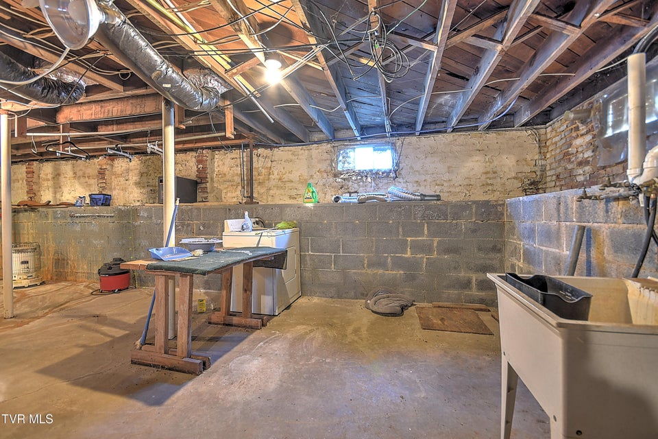 Photo #31: 400 New Street