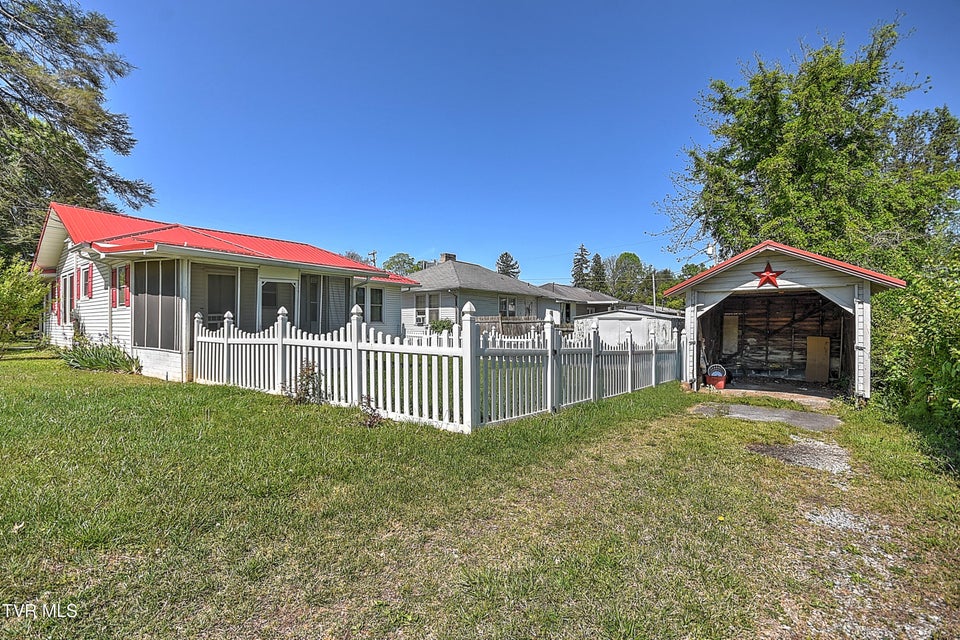 Photo #33: 400 New Street