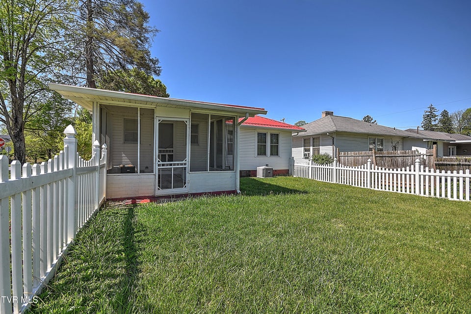 Photo #37: 400 New Street