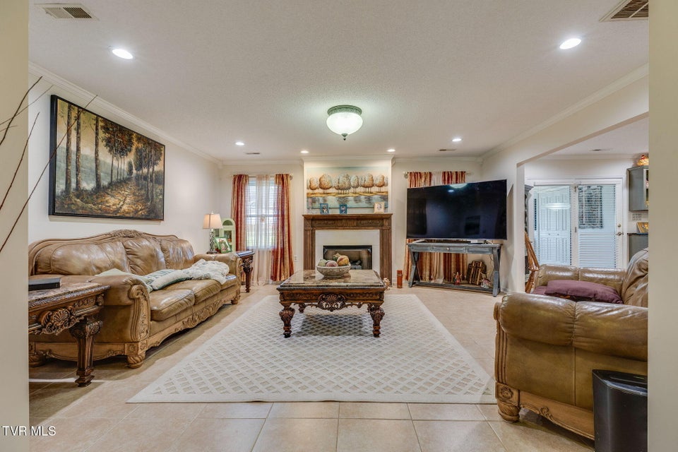 Photo #6: 9 Larchmont Lane