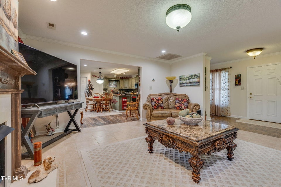 Photo #8: 9 Larchmont Lane