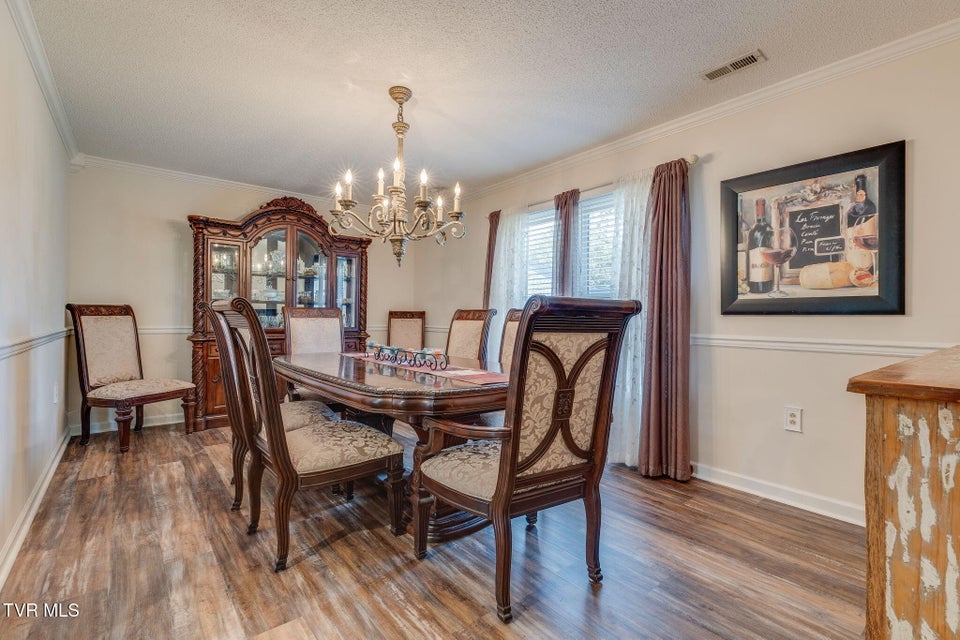 Photo #9: 9 Larchmont Lane