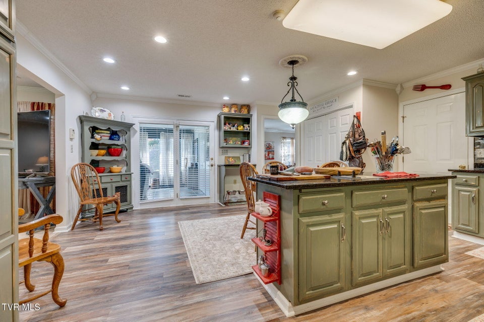 Photo #14: 9 Larchmont Lane