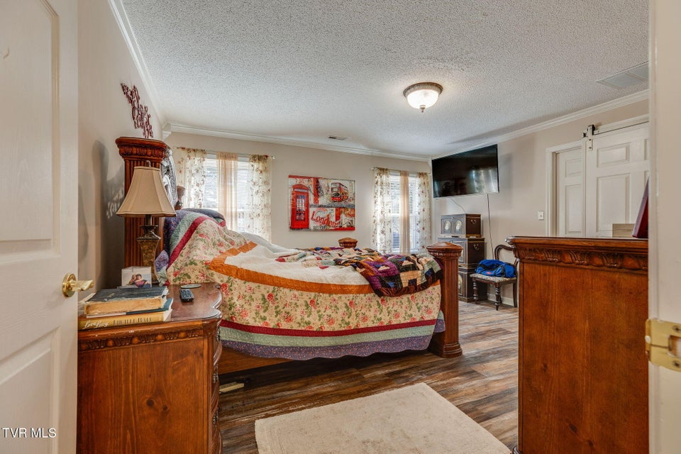 Photo #15: 9 Larchmont Lane