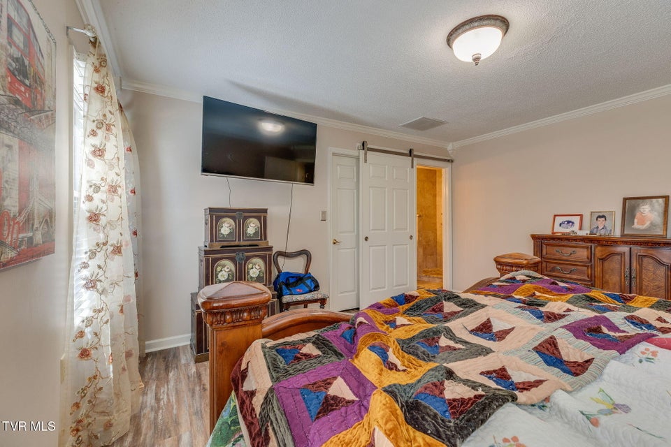 Photo #17: 9 Larchmont Lane