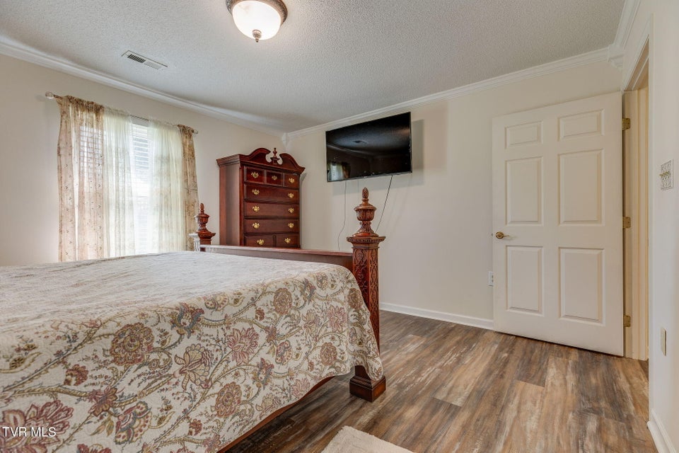 Photo #20: 9 Larchmont Lane