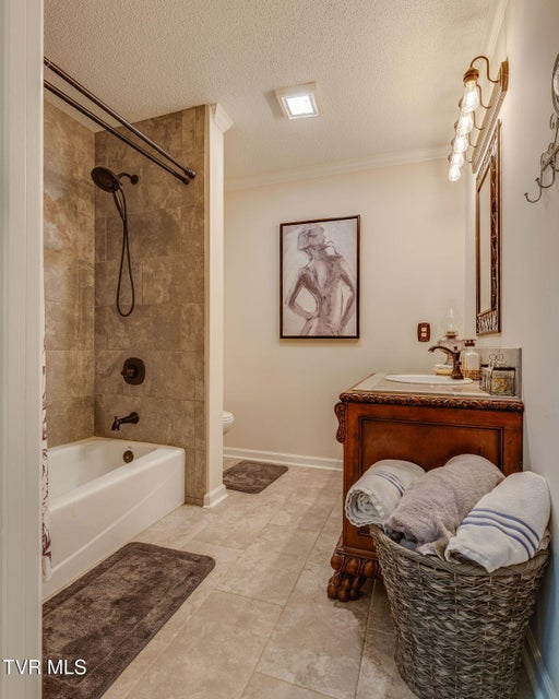 Photo #21: 9 Larchmont Lane