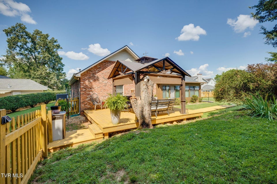 Photo #26: 9 Larchmont Lane