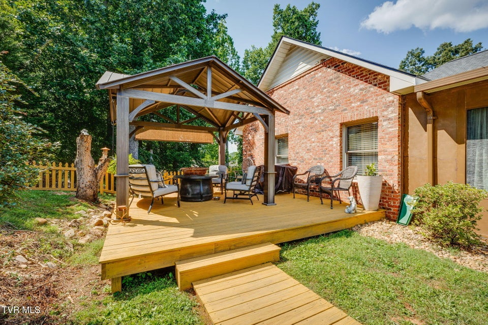 Photo #29: 9 Larchmont Lane