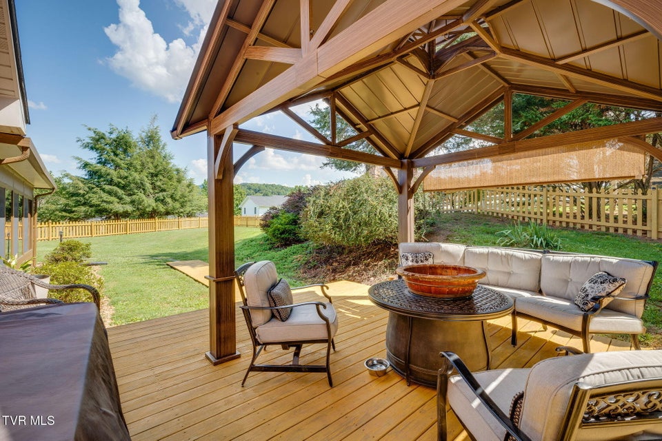 Photo #30: 9 Larchmont Lane