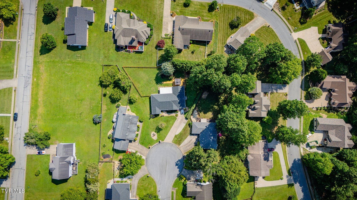 Photo #36: 9 Larchmont Lane