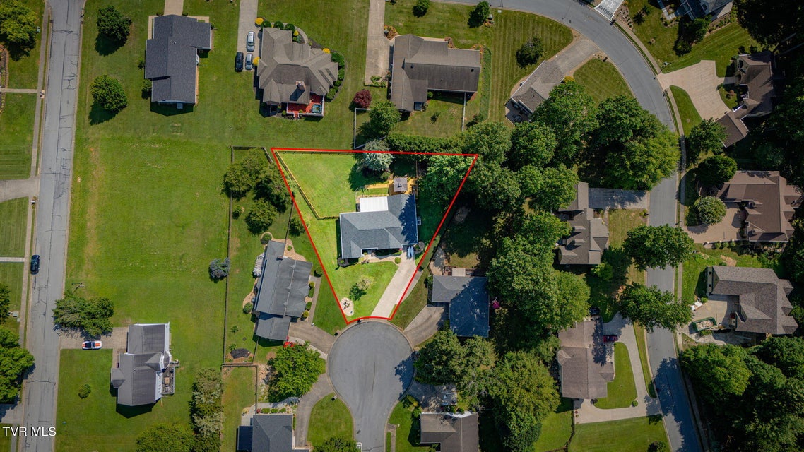 Photo #37: 9 Larchmont Lane