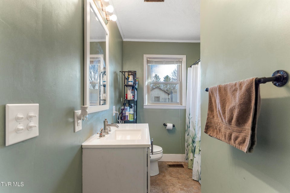 Photo #15: 1410 Burgie Street