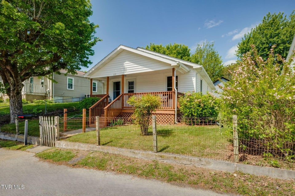 Photo #3: 119 Esther Street