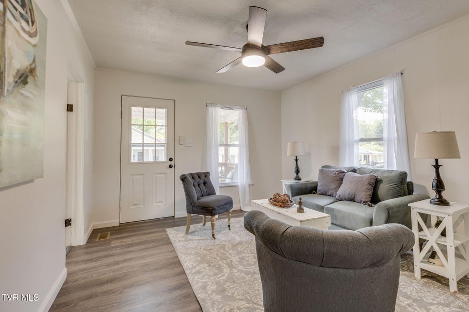 Photo #6: 119 Esther Street