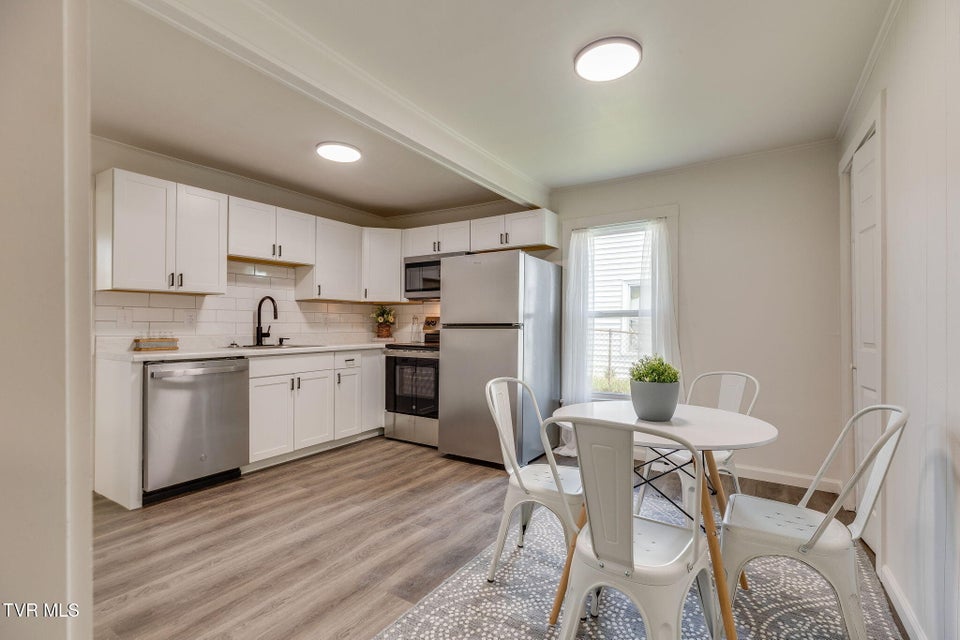 Photo #8: 119 Esther Street