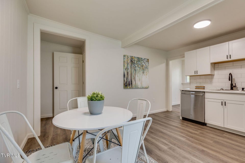 Photo #9: 119 Esther Street