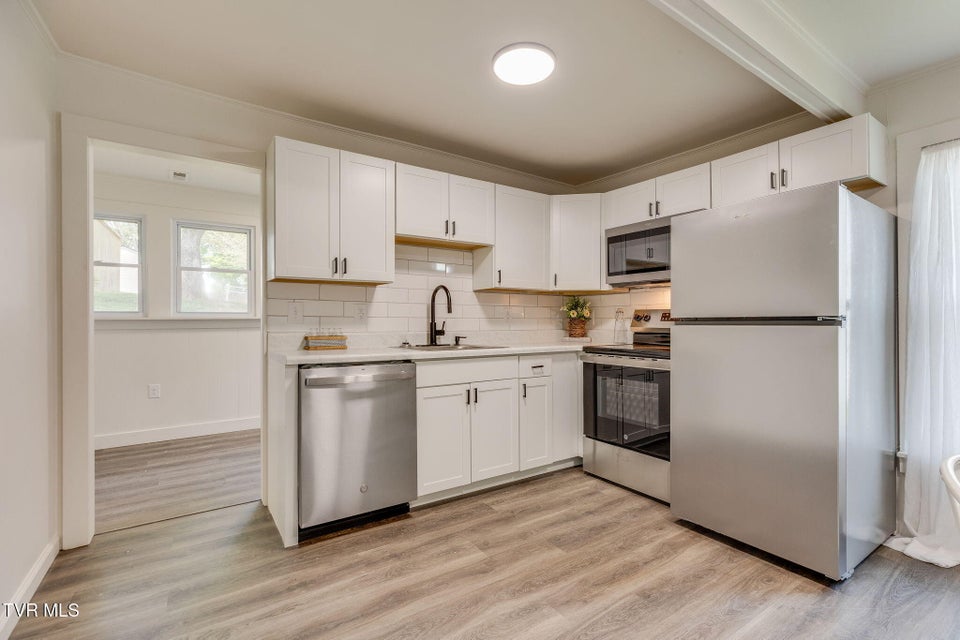 Photo #10: 119 Esther Street