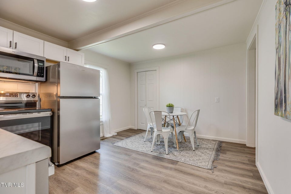 Photo #11: 119 Esther Street