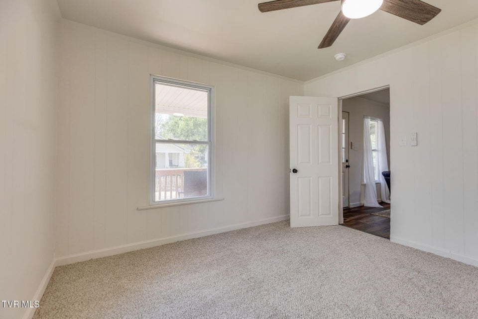 Photo #17: 119 Esther Street